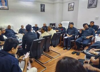 ਮਨੀਪੁਰ ਬਾਰੇ ਸਰਕਾਰ ਦੇ ਰੁਖ਼ ਖ਼ਿਲਾਫ਼ ਵਿਰੋਧੀ ਪਾਰਟੀਆਂ ਦੇ ਮੈਂਬਰ ਕਾਲੇ ਕੱਪੜੇ ਪਾ ਕੇ ਸੰਸਦ ਪੁੱਜੇ