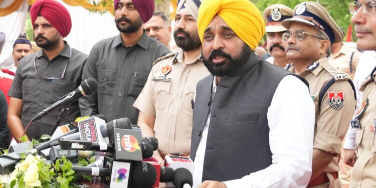 ਮੁੱਖ ਮੰਤਰੀ ਦਾ ਸਨਸਨੀਖ਼ੇਜ਼ ਖੁਲਾਸਾ: ਕੈਪਟਨ ਸਰਕਾਰ ਨੇ ਅੰਸਾਰੀ ਦੇ ਪੁੱਤਾਂ ਨੂੰ ਵਕਫ਼ ਬੋਰਡ ਦੀ ਮਹਿੰਗੀ ਜ਼ਮੀਨ ਅਲਾਟ ਕੀਤੀ