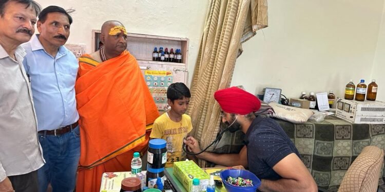 ਜ਼ਗਦਗੁਰੂ ਪੰਚਾਨੰਦ ਗਿਰੀ ਮਹਾਰਾਜ ਦੇ ਵੱਡੇ ਭਰਾ ਸ਼ਸ਼ੀ ਭਾਰਦਵਾਜ ਸ਼ੰਕਰਾਨੰਦ ਗਿਰੀ ਨੇ ਕੀਤਾ ਮੁਫਤ ਮੈਡੀਕਲ ਚੈਕ ਅਪ ਕੈਂਪ ਦਾ ਉਦਘਾਟਨ