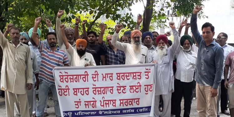 ਬੇਰੋਜਗਾਰਾਂ ਨੂੰ ਨੌਕਰੀਆਂ ਰੋਜਗਾਰ ਨਾ ਦੇਣ ਤੇ ਰੋਸ ਵਜੋਂ ਮਾਨ ਸਰਕਾਰ ਵਿਰੁੱਧ ਭਾਰੀ ਰੋਸ ਜਤਾਇਆ