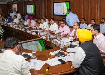 ਜ਼ਮੀਨੀ ਪੱਧਰ ਉਤੇ ਲੋਕਾਂ ਦੀਆਂ ਸਮੱਸਿਆਵਾਂ ਨਿਪਟਾਉਣ ਲਈ ਵੱਧ ਤੋਂ ਵੱਧ ਖੇਤਰੀ ਦੌਰੇ ਕੀਤੇ ਜਾਣ-ਮੁੱਖ ਮੰਤਰੀ ਵੱਲੋਂ ਡਿਪਟੀ ਕਮਿਸ਼ਨਰਾਂ ਨੂੰ ਆਦੇਸ਼