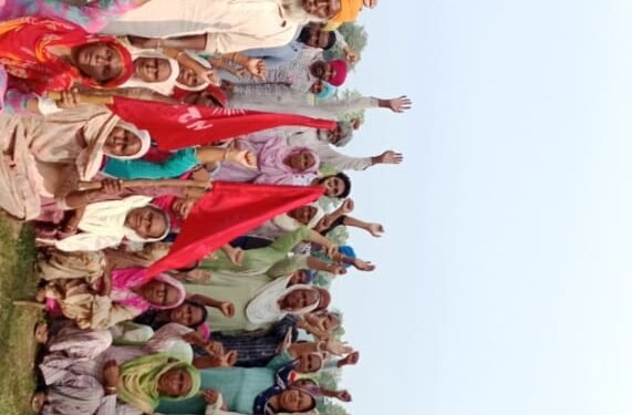 ਪਿੰਡ ਮੰਡੋੜ ਦੇ ਦਲਿਤਾਂ ਤੋਂ ਜਮੀਨ ਖੋਹਣ ਲਈ ਜਿਲਾ ਪ੍ਰਸ਼ਾਸ਼ਨ ਹੋਇਆ ਪੱਬਾਂ ਭਾਰ, ਡੰਮੀ ਬੋਲੀ ਰੱਦ ਕਰਵਾਉਣ ਲਈ ਜਮੀਨ ਵਿੱਚ ਕਈ ਦਿਨਾਂ ਤੋਂ ਚੱਲ ਰਿਹਾ ਮੋਰਚਾ