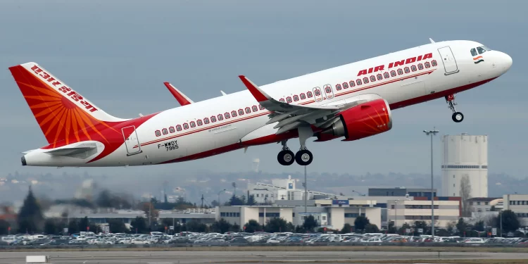 Air India ਦੀ ਫਲਾਈਟ ‘ਚ ਯਾਤਰੀ ਨੇ ਕੀਤਾ ਹੰਗਾਮਾ, ਟਾਇਲਟ ‘ਚ ਸਿਗਰਟ ਪੀਣ ਮਗਰੋਂ ਤੋੜਿਆ ਦਰਵਾਜ਼ਾ