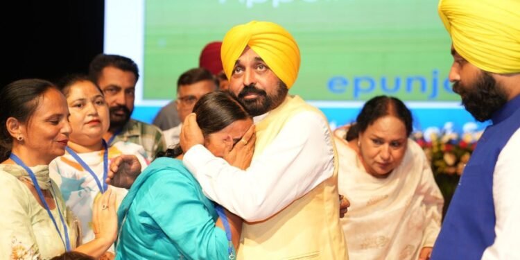 CM ਮਾਨ ਨੇ ਪੱਕਾ ਕਰਕੇ ਹਜ਼ਾਰਾਂ ਅਧਿਆਪਕ ਕੀਤੇ ਬਾਗੋ-ਬਾਗ