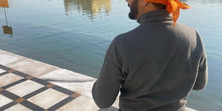 ਸੱਚਖੰਡ ਸ੍ਰੀ ਹਰਿਮੰਦਰ ਸਾਹਿਬ ਵਿਖੇ ਨਤਮਸਤਕ ਹੋਏ ਗਾਇਕ ਜਸਬੀਰ ਜੱਸੀ