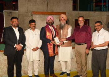 ਪੰਜਾਬ ਨਾਲ ਸਬੰਧਤ ਨਵੇਂ ਚੁਣੇ ਆਈ.ਏ.ਐਸ./ਆਈ.ਆਰ.ਐਸ. ਅਫ਼ਸਰਾਂ ਨੇ ਪੰਜਾਬ ਵਿਧਾਨ ਸਭਾ ਸਪੀਕਰ ਕੁਲਤਾਰ ਸਿੰਘ ਸੰਧਵਾਂ ਨਾਲ ਕੀਤੀ ਮੁਲਾਕਾਤ