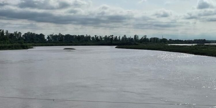 ਭੱਲਣਵਾੜਾ ਵਿਖੇ ਘੱਗਰ ’ਚ ਪਾੜ, ਹਜ਼ਾਰਾਂ ਏਕੜ ਫਸਲ ਡੁੱਬੀ ਤੇ ਪਿੰਡ ਘਿਰੇ