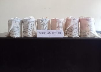 ਪੰਜਾਬ ਪੁਲਿਸ ਨੇ ਸਰਹੱਦ ਪਾਰੋਂ ਨਸ਼ਾ ਤਸਕਰੀ ਰੈਕੇਟ ਦਾ ਕੀਤਾ ਪਰਦਾਫਾਸ਼; 6 ਕਿਲੋ ਹੈਰੋਇਨ, 1.5 ਲੱਖ ਰੁਪਏ ਦੀ ਡਰੱਗ ਮਨੀ ਸਮੇਤ ਇੱਕ ਵਿਅਕਤੀ ਕਾਬੂ