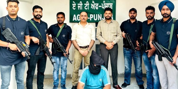 ਸੰਤੋਖ ਸਿੰਘ ਕਤਲ ਕੇਸ: ਏ.ਜੀ.ਟੀ.ਐਫ. ਨੇ ਮੋਗਾ ਪੁਲਿਸ ਨਾਲ ਮਿਲ ਕੇ ਮੁੱਖ ਸ਼ੂਟਰ ਗੋਪੀ ਡੱਲੇਵਾਲੀਆ ਨੂੰ ਕੀਤਾ ਗ੍ਰਿਫਤਾਰ; ਪਿਸਤੌਲ ਬਰਾਮਦ