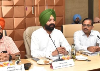 ਹੜ੍ਹਾਂ ਤੋਂ ਬਾਅਦ ਸਰਕਾਰੀ ਜ਼ਮੀਨਾਂ ਦੇ ਕਬਜ਼ੇ ਛੁਡਾਉਣ ਦੀ ਮੁਹਿੰਮ ਜ਼ੋਰਦਾਰ ਢੰਗ ਨਾਲ ਜਾਰੀ ਰੱਖੀ ਜਾਵੇ: ਲਾਲਜੀਤ ਸਿੰਘ ਭੁੱਲਰ ਵੱਲੋਂ ਫੀਲਡ ਅਧਿਕਾਰੀਆਂ ਨੂੰ ਨਿਰਦੇਸ਼