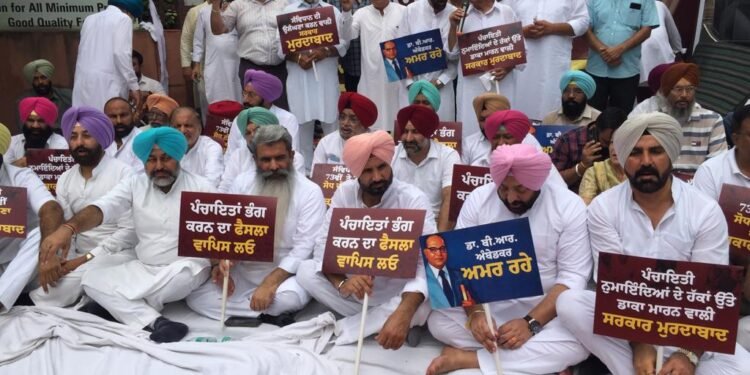 ਪੰਚਾਇਤਾਂ ਭੰਗ ਕਰਨ ਵਿਰੁੱਧ ਪੰਜਾਬ ਕਾਂਗਰਸ ਵੱਲੋਂ ਮੁਹਾਲੀ ਵਿੱਚ ਸੂਬਾਈ ਧਰਨਾ