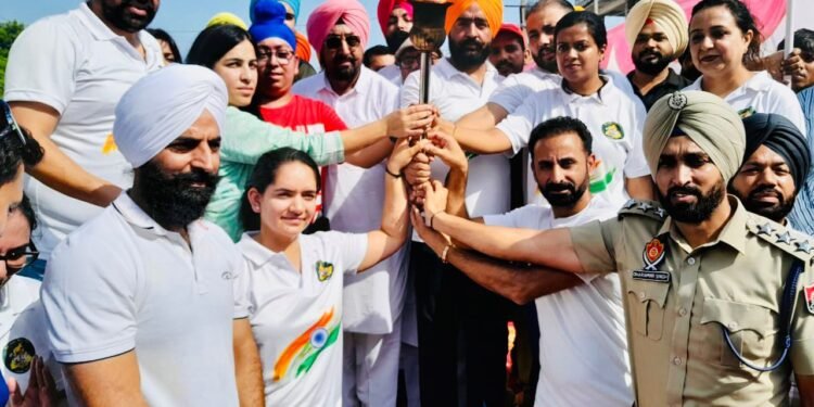 “ਖੇਡਾਂ ਵਤਨ ਪੰਜਾਬ ਦੀਆਂ“ ਦੀ ਮਸ਼ਾਲ ਦਾ ਐੱਸ ਏ ਐੱਸ ਨਗਰ ਜ਼ਿਲ੍ਹੇ ਵਿੱਚ ਪੁੱਜਣ ਉੱਤੇ ਕੁਰਾਲੀ ਵਿਖੇ ਭਰਵਾਂ ਸਵਾਗਤ