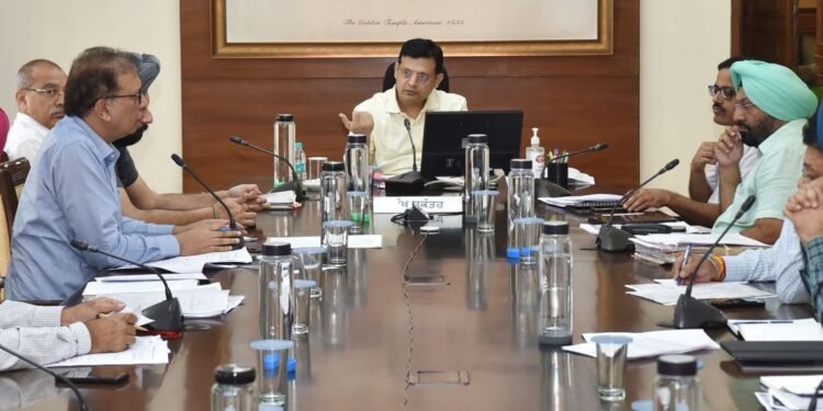 ਮੁੱਖ ਸਕੱਤਰ ਵੱਲੋਂ ਪੰਚਾਇਤ ਤੇ ਖਣਨ ਵਿਭਾਗ ਨੂੰ ਪੰਚਾਇਤੀ ਜ਼ਮੀਨਾਂ ਉਤੇ ਕਾਨੂੰਨ ਅਨੁਸਾਰ ਖਣਨ ਲਈ ਪਿੰਡਾਂ ਦੀ ਸੂਚੀ ਤਿਆਰ ਕਰਨ ਦੇ ਨਿਰਦੇਸ਼