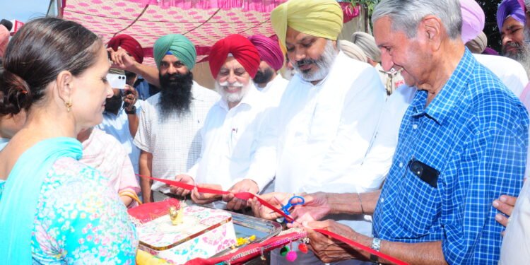 ਕ੍ਰਿਸ਼ੀ ਵਿਗਿਆਨ ਕੇਂਦਰ ਰੌਣੀ ( ਪਟਿਆਲਾ) ਵਿਖੇ ਹਾੜ੍ਹੀ ਦੀਆਂ ਫ਼ਸਲਾਂ ਲਈ ਕਿਸਾਨ ਮੇਲੇ ਵਿਚ ਕਿਸਾਨਾਂ ਦਾ ਭਾਰੀ ਇਕੱਠ ਹੋਇਆ