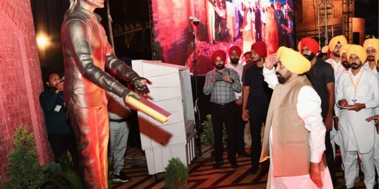 ਸ਼ਹੀਦ ਭਗਤ ਸਿੰਘ ਦਾ ਜੀਵਨ ਅਤੇ ਫਲਸਫਾ ਨੌਜਵਾਨਾਂ ਨੂੰ ਹਮੇਸ਼ਾ ਨਿਰਸਵਾਰਥ ਹੋ ਕੇ ਦੇਸ਼ ਦੀ ਸੇਵਾ ਕਰਨ ਲਈ ਪ੍ਰੇਰਿਤ ਕਰਦਾ ਰਹੇਗਾ: ਮੁੱਖ ਮੰਤਰੀ