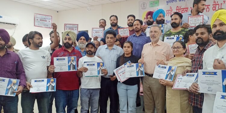 ਮੁੱਖ ਮੰਤਰੀ ਭਗਵੰਤ ਸਿੰਘ ਮਾਨ ਦੇ ਜਨਮ ਦਿਨ ਮੌਕੇ ਪਟਿਆਲਾ ਵਿਖੇ ਲੱਗਿਆ ਵਿਸ਼ਾਲ ਖ਼ੂਨਦਾਨ ਕੈਂਪ, ਸਿਹਤ ਮੰਤਰੀ ਡਾ. ਬਲਬੀਰ ਸਿੰਘ ਵੱਲੋਂ ਖ਼ੂਨਦਾਨੀਆਂ ਦਾ ਸਨਮਾਨ