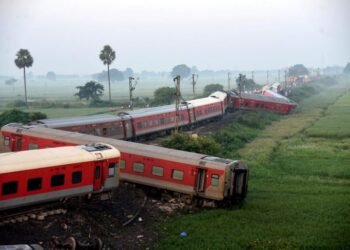 ਬਕਸਰ ’ਚ ਨਾਰਥ ਈਸਟ ਐਕਸਪ੍ਰੈਸ ਦੇ ਕਈ ਡੱਬੇ ਲੀਹੋਂ ਲੱਥੇ, 4 ਮੌਤਾਂ ਤੇ 40 ਜ਼ਖ਼ਮੀ