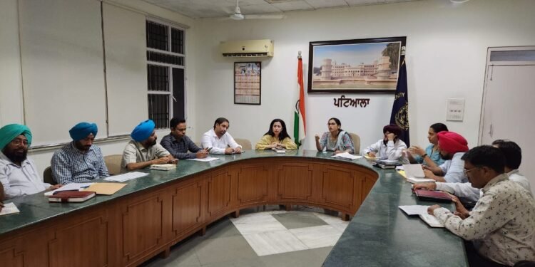 ਜ਼ਿਲ੍ਹਾ ਪ੍ਰਸ਼ਾਸਨ ਸਖ਼ਤ, ਪਰਾਲੀ ਨੂੰ ਅੱਗ ਲਾਉਣ ਵਾਲੇ 8 ਹੋਰ ਕਿਸਾਨਾਂ ਵਿਰੁੱਧ ਕਾਨੂੰਨੀ ਕਾਰਵਾਈ