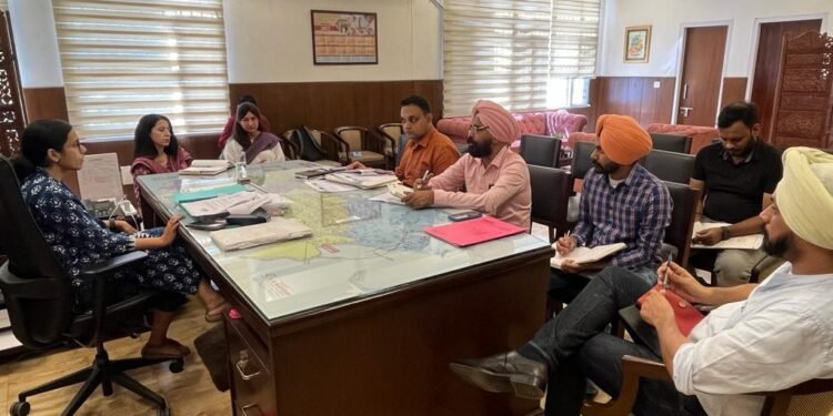 ਖੇਤਾਂ ‘ਚ ਪਰਾਲੀ ਸਾੜਨ ਦੇ ਮਾਮਲਿਆਂ ਨੂੰ ਗੰਭੀਰਤਾ ਨਾਲ ਲਵੇਗਾ ਜ਼ਿਲ੍ਹਾ ਪ੍ਰਸ਼ਾਸਨ