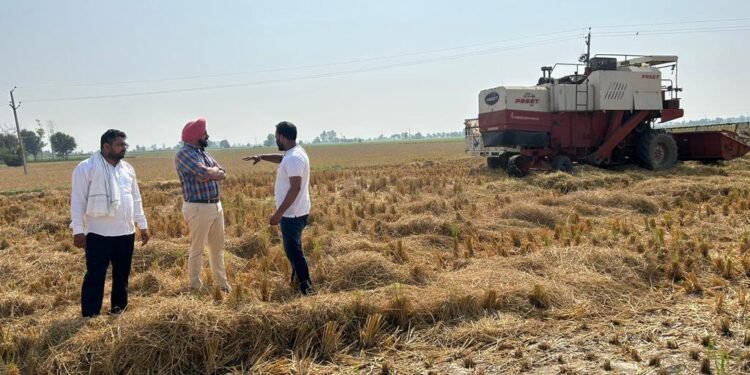 ਸਹਿਕਾਰੀ ਸਭਾਵਾਂ ਦੇ ਉਪ ਰਜਿਸਟਰਾਰ ਵੱਲੋਂ ਪਿੰਡਾਂ ਦਾ ਦੌਰਾ
