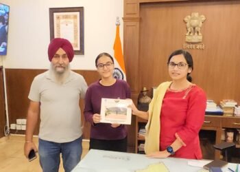 ਪਾਰਲੀਮੈਂਟ ਦੇ ਸੈਂਟਰਲ ਹਾਲ ‘ਚ ਸੈਸ਼ਨ ਨੂੰ ਸੰਬੋਧਨ ਕਰਨ ਵਾਲੀ ਪੰਜਾਬੀ ਯੂਨੀਵਰਸਿਟੀ ਦੀ ਵਿਦਿਆਰਥਣ ਪ੍ਰਨੀਤ ਕੌਰ ਦੀ ਡਿਪਟੀ ਕਮਿਸ਼ਨਰ ਨੇ ਪਿੱਠ ਥਾਪੜੀ