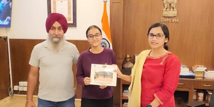 ਪਾਰਲੀਮੈਂਟ ਦੇ ਸੈਂਟਰਲ ਹਾਲ ‘ਚ ਸੈਸ਼ਨ ਨੂੰ ਸੰਬੋਧਨ ਕਰਨ ਵਾਲੀ ਪੰਜਾਬੀ ਯੂਨੀਵਰਸਿਟੀ ਦੀ ਵਿਦਿਆਰਥਣ ਪ੍ਰਨੀਤ ਕੌਰ ਦੀ ਡਿਪਟੀ ਕਮਿਸ਼ਨਰ ਨੇ ਪਿੱਠ ਥਾਪੜੀ