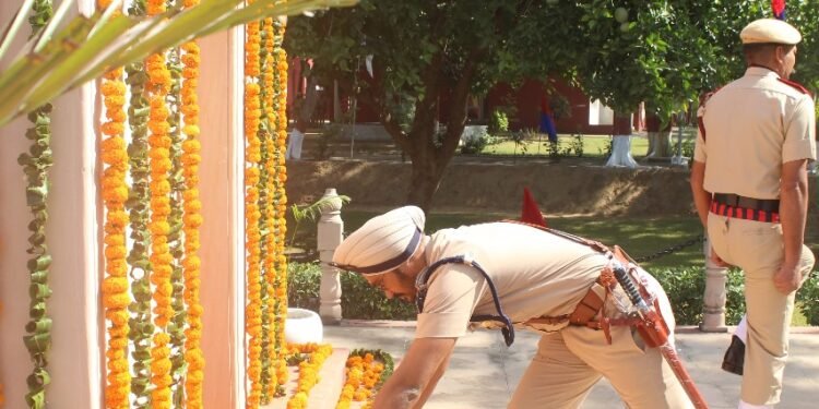 ਜੇਲ੍ਹ ਵਿਭਾਗ ਵੱਲੋਂ ਅੱਤਵਾਦ ਸਮੇਂ ਤੇ ਆਪਣੀ ਡਿਊਟੀ ਨਿਭਾਉਂਦੇ ਸ਼ਹੀਦ ਹੋਏ ਅਧਿਕਾਰੀਆਂ ਤੇ ਕਰਮਚਾਰੀਆਂ ਨੂੰ ਸ਼ਰਧਾਂਜਲੀ 