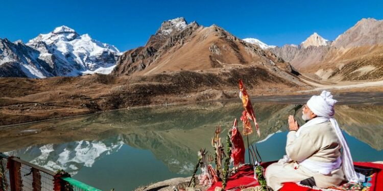 ਪ੍ਰਧਾਨ ਮੰਤਰੀ ਉੱਤਰਾਖੰਡ ਪੁੱਜੇ, ਰਵਾਇਤੀ ਵਸਤਰਾਂ ’ਚ ਪੂਜਾ ਕੀਤੀ