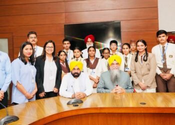 ਮੁੱਖ ਮੰਤਰੀ ਅਤੇ ਸਪੀਕਰ ਨੇ ਪੰਜਾਬ ਵਿਧਾਨ ਸਭਾ ਸੈਸ਼ਨ ਦੀ ਕਾਰਵਾਈ ਵੇਖਣ ਆਏ ਆਕਸਬ੍ਰਿਜ ਵਰਲਡ ਸਕੂਲ ਕੋਟਕਪੂਰਾ ਦੇ ਵਿਦਿਆਰਥੀਆਂ ਨਾਲ ਕੀਤੀ ਮੁਲਾਕਾਤ
