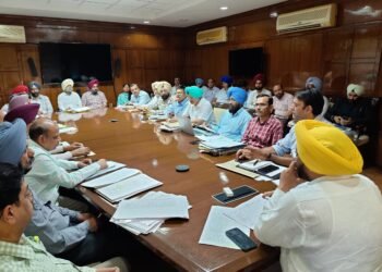 ਈ.ਟੀ.ਓ ਵੱਲੋਂ ਲੋਕ ਨਿਰਮਾਣ ਵਿਭਾਗ ਦੇ ਅਧਿਕਾਰੀਆਂ ਨਾਲ ਵਿਸਤ੍ਰਿਤ ਸਮੀਖਿਆ ਮੀਟਿੰਗ