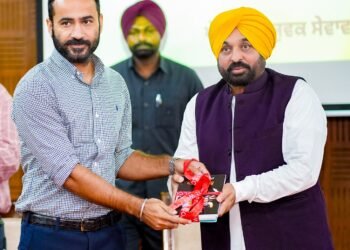 ਤਨਖ਼ਾਹਾਂ ਵਿੱਚ ਦੁੱਗਣਾ ਵਾਧਾ ਕਰਨ ਤੋਂ ਬਾਅਦ ਮੁੱਖ ਮੰਤਰੀ ਵੱਲੋਂ ਐਗਜ਼ੀਕਿਊਟਿਵ ਕੋਚਾਂ ਨਾਲ ਵਿਚਾਰ-ਵਟਾਂਦਰਾ