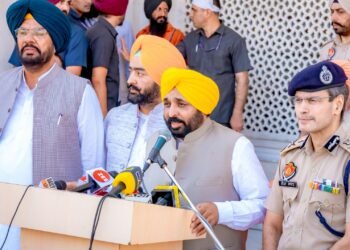 ਪੰਜਾਬ ਨੂੰ ਨਸ਼ਾ ਮੁਕਤ ਕਰਨ ਲਈ ਹਲਫ਼ ਲੈਣ ਵਾਸਤੇ ਮੁੱਖ ਮੰਤਰੀ ਦੀ ਅਗਵਾਈ ਹੇਠ ਅੰਮ੍ਰਿਤਸਰ ਵਿੱਚ ਜੁੜੀ ਭਾਰੀ ਭੀੜ