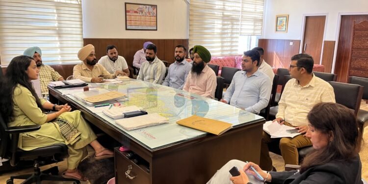 ਡਿਪਟੀ ਕਮਿਸ਼ਨਰ ਵੱਲੋਂ ਡੀ.ਏ.ਪੀ. ਦੀ ਉਪਲਬੱਧਤਾ ਦਾ ਜਾਇਜ਼ਾ -ਕਣਕ ਦੀ ਬਿਜਾਈ ਲਈ ਲੋੜ ਮੁਤਾਬਕ ਡੀ.ਏ.ਪੀ. ਦੀ ਸਪਲਾਈ ਯਕੀਨੀ ਬਣਾਉਣ ਦੀਆਂ ਹਦਾਇਤਾਂ