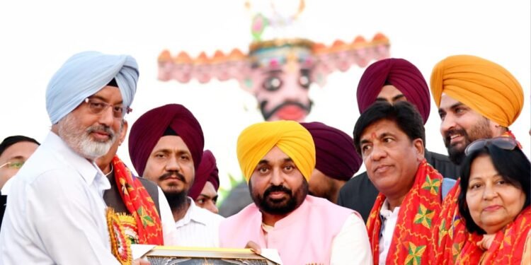 ਮੁੱਖ ਮੰਤਰੀ ਵੱਲੋਂ ਦੁਸਹਿਰੇ ਮੌਕੇ ਲੋਕਾਂ ਨੂੰ ਅਪੀਲ; ਸੂਬੇ ਵਿੱਚੋਂ ਸਮਾਜਿਕ ਬੁਰਾਈਆਂ ਨੂੰ ਖ਼ਤਮ ਕਰਨ ਦਾ ਸੰਕਲਪ ਲਉ