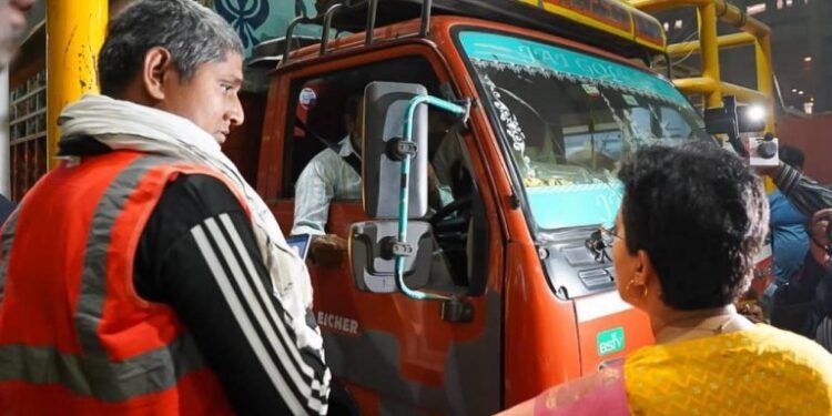 ਦਿੱਲੀ ਦੀ ਮੰਤਰੀ ਆਤਿਸ਼ੀ ਨੇ ਰਾਤ ਨੂੰ ਬਾਰਡਰ ਦਾ ਲਿਆ ਜਾਇਜ਼ਾ