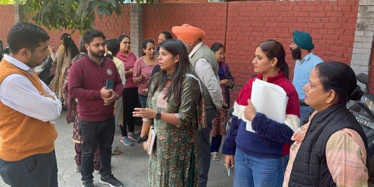 ਸਕੂਲਾਂ ‘ਚ ਬਸਤਿਆਂ ਦਾ ਭਾਰ ਦਾ ਨਿਰੀਖਣ ਕਰਨ ਲਈ ਪ੍ਰਸ਼ਾਸਨਿਕ ਟੀਮ ਵੱਲੋਂ ਸਕੂਲਾਂ ਦਾ ਦੌਰਾ