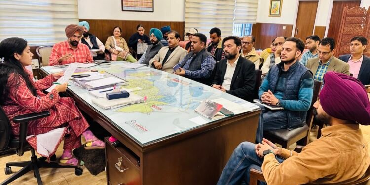 ਫੋਕਲ ਪੁਆਇੰਟ ਦੇ ਸੁਧਾਰ ਲਈ ਮੁੱਖ ਮੰਤਰੀ ਦੀਆਂ ਹਦਾਇਤਾ ‘ਤੇ ਡਿਪਟੀ ਕਮਿਸ਼ਨਰ ਵੱਲੋਂ ਇੰਡਸਟ੍ਰੀਜ਼ ਐਸੋਸੀਏਸ਼ਨ ਨਾਲ ਬੈਠਕ