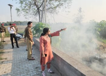 ਪਰਾਲੀ ਨੂੰ ਅੱਗ ਲੱਗਣੋਂ ਰੋਕਣ ਲਈ ਡਿਪਟੀ ਕਮਿਸ਼ਨਰ ਤੇ ਐਸ.ਐਸ.ਪੀ. ਵੱਲੋਂ ਇਕੱਠਿਆਂ ਦੌਰਾ