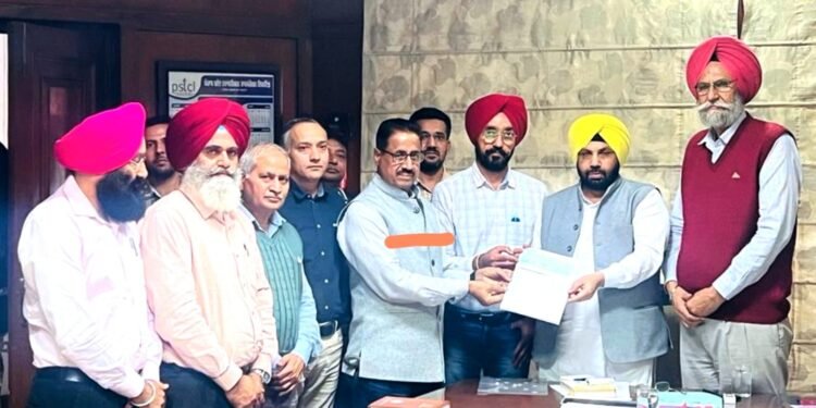 ਕੌਂਸਲ ਆਫ ਜੂਨੀਅਰ ਇੰਜੀਨੀਅਰ ਪੀ.ਐਸ.ਈ.ਬੀ ਵੱਲੋਂ ‘ਪੰਜਾਬ ਮੁੱਖ ਮੰਤਰੀ ਰਾਹਤ ਫੰਡ’ ਵਿੱਚ 7.63 ਲੱਖ ਰੁਪਏ ਦਾ ਯੋਗਦਾਨ