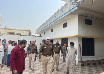 12-13 ਸਾਲਾ ਬੱਚੇ ਨੇ ਪ੍ਰਸ਼ਾਦ ਵਿੱਚ ਥੁੱਕਿਆ ਤੇ ਬਾਅਦ ਵਿੱਚ ਗੁਰੂ ਗ੍ਰੰਥ ਸਾਹਿਬ ਦਾ ਅੰਗ ਪਾੜ ਕੇ ਤੇਜ਼ੀ ਨਾਲ ਗੁਰਦੁਆਰੇ ਸਾਹਿਬ ’ਚੋਂ ਭੱਜ ਗਿਆ