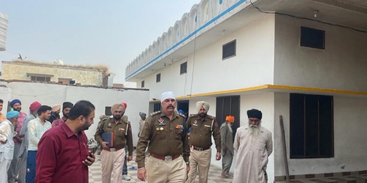 12-13 ਸਾਲਾ ਬੱਚੇ ਨੇ ਪ੍ਰਸ਼ਾਦ ਵਿੱਚ ਥੁੱਕਿਆ ਤੇ ਬਾਅਦ ਵਿੱਚ ਗੁਰੂ ਗ੍ਰੰਥ ਸਾਹਿਬ ਦਾ ਅੰਗ ਪਾੜ ਕੇ ਤੇਜ਼ੀ ਨਾਲ ਗੁਰਦੁਆਰੇ ਸਾਹਿਬ ’ਚੋਂ ਭੱਜ ਗਿਆ