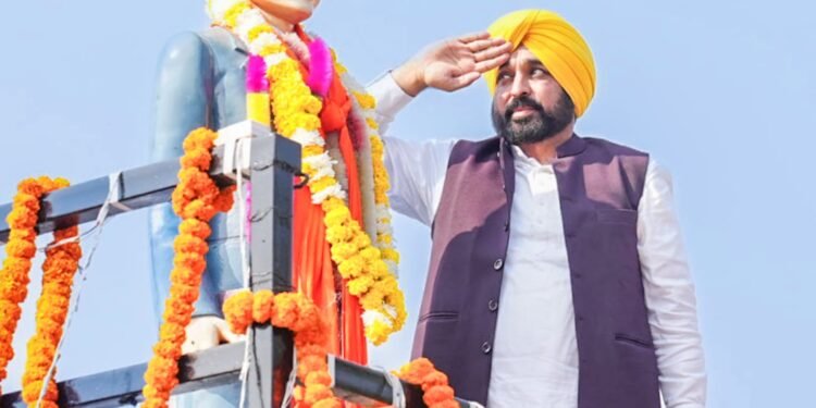ਮੁੱਖ ਮੰਤਰੀ ਦੀ ਅਗਵਾਈ ‘ਚ ਸੂਬਾ ਵਾਸੀਆਂ ਵੱਲੋਂ ਸ਼ਹੀਦ ਕਰਤਾਰ ਸਿੰਘ ਸਰਾਭਾ ਨੂੰ ਸ਼ਹੀਦੀ ਦਿਹਾੜੇ ‘ਤੇ ਸ਼ਰਧਾ ਦੇ ਫੁੱਲ ਭੇਟ