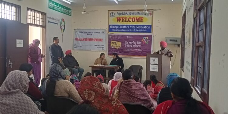 ਪਿੰਡ ਦੀਆਂ ਔਰਤਾਂ ਨੂੰ ਸਰਕਾਰੀ ਸਕੀਮਾਂ ਬਾਰੇ ਜਾਣਕਾਰੀ ਦੇਣ ਲਈ ਲਗਾਇਆ ਕੈਂਪ