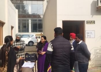 ਜ਼ਿਲ੍ਹਾ ਚੋਣ ਅਫ਼ਸਰ ਨੇ ਬੂਥ ਲੈਵਲ ਕੈਂਪਾਂ ਦਾ ਕੀਤਾ ਅਚਨਚੇਤ ਦੌਰਾ