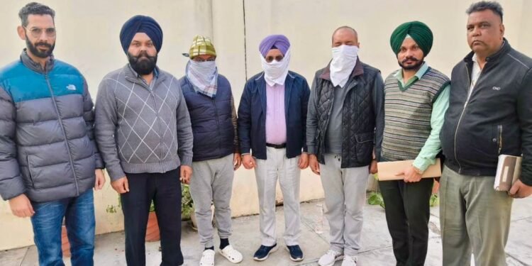 ਵਿਜੀਲੈਂਸ ਬਿਊਰੋ ਵੱਲੋਂ ਡੀ-ਫਾਰਮੇਸੀ ਸਰਟੀਫਿਕੇਟ ਜਾਰੀ ਕਰਨ ਵਿੱਚ ਬੇਨਿਯਮੀਆਂ ਕਰਨ ਦੇ ਦੋਸ਼ ਹੇਠ ਪੰਜਾਬ ਫਾਰਮੇਸੀ ਕੌਂਸਲ ਦੇ ਦੋ ਸਾਬਕਾ ਰਜਿਸਟਰਾਰ ਅਤੇ ਸੁਪਰਡੈਂਟ ਗ੍ਰਿਫ਼ਤਾਰ