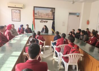 ਸਕੂਲ ਆਫ਼ ਐਮੀਨੈਂਸ ਦੇ ਵਿਦਿਆਰਥੀਆਂ ਨੇ ਜ਼ਿਲ੍ਹਾ ਪ੍ਰਬੰਧਕੀ ਕੰਪਲੈਕਸ ਦਾ ਕੀਤਾ ਦੌਰਾ