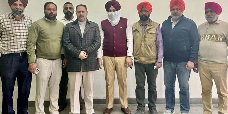 ਐਕਸੀਅਨ ਪੁੱਡਾ ਦੁੱਧ ਦਾ ਬੂਥ ਚਲਾਉਣ ਬਦਲੇ 20,000 ਰੁਪਏ ਦੀ ਮਾਸਿਕ ਰਿਸ਼ਵਤ ਲੈਂਦਾ ਵਿਜੀਲੈਂਸ ਬਿਊਰੋ ਵੱਲੋਂ ਕਾਬੂ