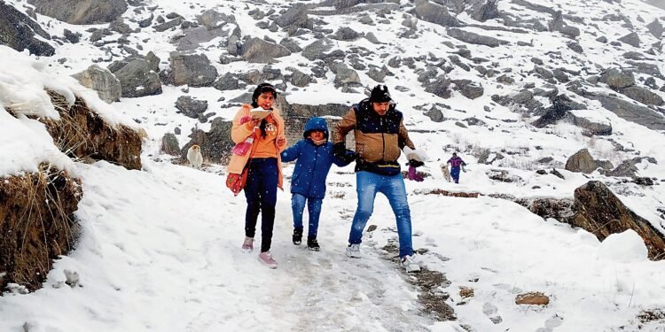 ਹਿਮਾਚਲ ਦੇ ਉੱਚੇ ਪਹਾੜੀ ਇਲਾਕਿਆਂ ’ਚ ਬਰਫ਼ਬਾਰੀ