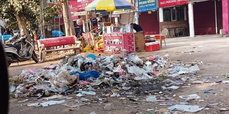 ਹਰਿਆਣਾ ਦੇ ਮੁੱਖ ਮੰਤਰੀ ਖੱਟਰ ਦੇ ਦੌਰੇ ਤੋਂ ਬਾਅਦ ਗੁਰੂਗ੍ਰਾਮ ਵਿੱਚ ਕੂੜਾ ਹਟਾਉਣ ਦਾ ਕੰਮ ਸ਼ੁਰੂ ਹੋ ਗਿਆ ਹੈ