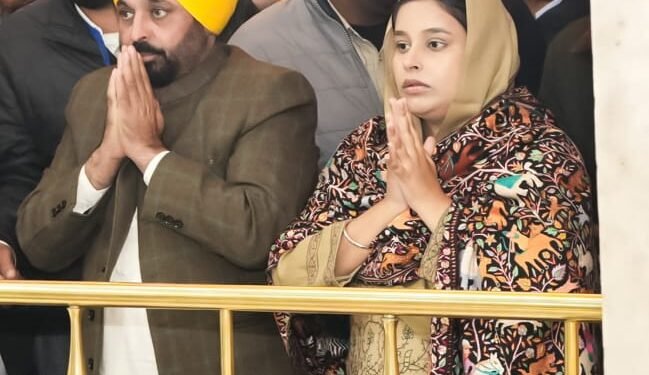 ਸ਼ਹੀਦੀ ਸਭਾ ਦੌਰਾਨ ਮੁੱਖ ਮੰਤਰੀ ਨੇ ਗੁਰਦੁਆਰਾ ਸ੍ਰੀ ਫਤਹਿਗੜ੍ਹ ਸਾਹਿਬ ਵਿਖੇ ਮੱਥਾ ਟੇਕਿਆ